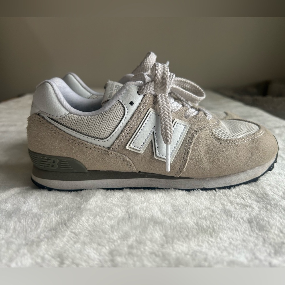 Youth Girls New Balance Sneakers!